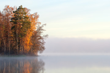 Fototapety  Jesienny wschód słońca nad jeziorem