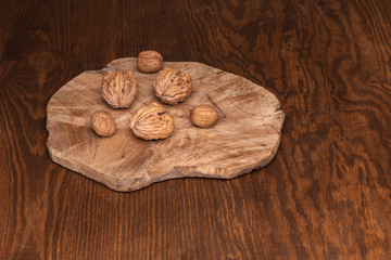 Riesenwalnüsse einem Vesperbrett