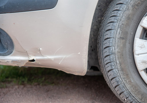 Unfallschaden Auto Kotflügel Kratzer Delle Stock Photo