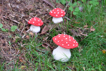 Gehäkelte Fliegenpilze