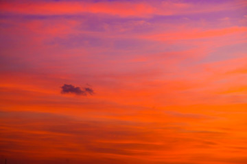 Fototapeta premium Colorful sunset dramatic sky with cloud