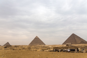 Fototapeta na wymiar Pyramids and Sphinx in Gisa
