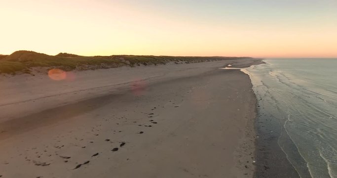 Survol de la C&ocirc;te Picarde et de la plage de Quend-Plage - Envol des mouettes.