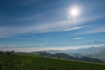 Alpenpanorama mit leichtem Nebel