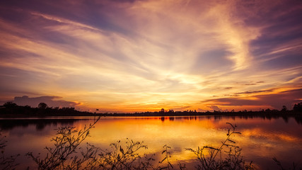 Obraz premium Sunset at the lake landscape