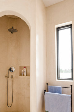 Shower in bow shape in modern bathroom