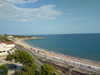 Fototapeta na wymiar Blick vom Balcó Mediterraneo in Tarragona, Spanien, auf das Mittelmeer und die Küste
