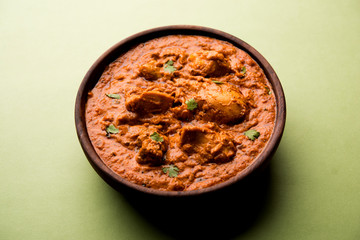Murgh Makhani / Butter chicken tikka masala served with roti / Paratha and plain rice along with onion salad. selective focus