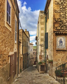 narrow street in old town in Mallorca