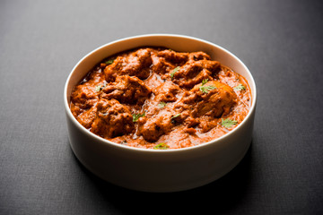 Murgh Makhani / Butter chicken tikka masala served with roti / Paratha and plain rice along with onion salad. selective focus