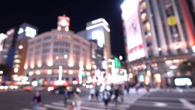 夜の銀座四丁目交差点のアウトフォーカス