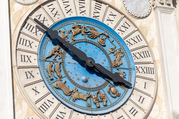 Outdoor Clocks in Las Vegas, NV