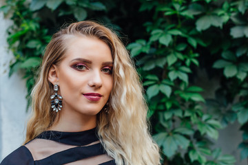 Naklejka premium Attractive lady with blonde hair and bright makeup