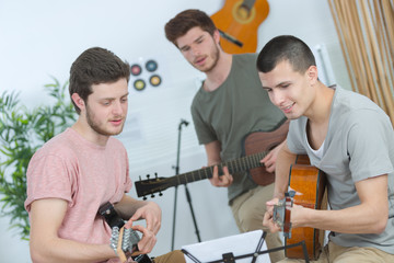 the guitar trio