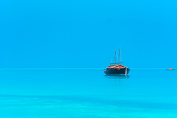 Obraz premium Boat off the coast of the island, Maldives. Copy space for text.