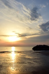 Obraz premium Sonnenaufgang, Wolkenstimmung am Meer