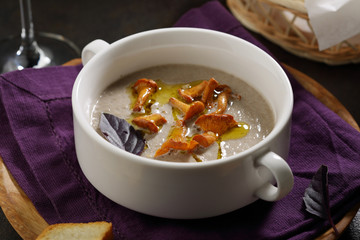 Cream soup with chanterelles mushrooms