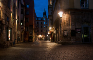 Naklejka na ściany i meble Innsbruck at night