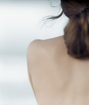 Rear view of a ladies head back and shoulders.