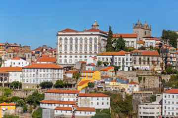 Fototapeta na wymiar The Douro River through the Portuguese city of Porto.