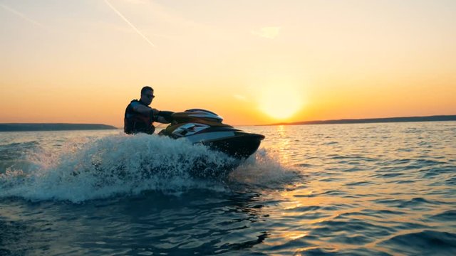 Man on his waverunner. 4K