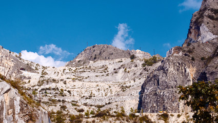 Fototapeta na wymiar marble quarry in marina di carrara