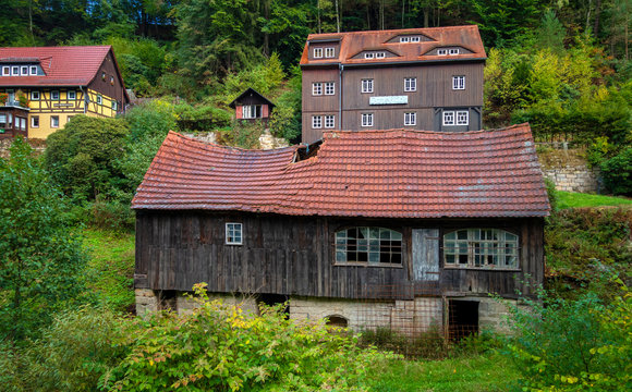 alte Scheune auf einem Grundstück in Sachsen