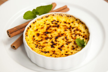Creme brulee dessert