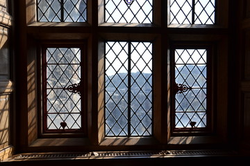 старинное окно в королевском дворце эдинбургского замка