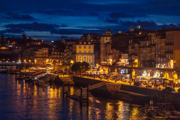 Fototapeta na wymiar night view of porto portugal