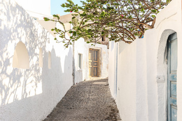 A narrow streets of Oia village in the Greek island Santorini