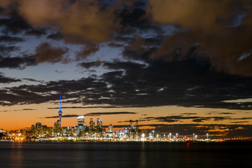 Obraz premium Auckland city and Sky tower at night, New Zealand