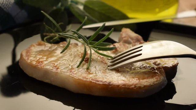 Pork steak Braciola di maiale Սթեյք Filete Stek ft81100406 potrawa video &Mu;&pi;&rho;&iota;&zeta;ό&lambda;&alpha; carne roja 