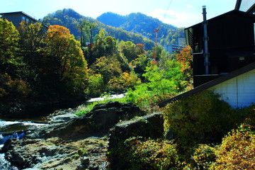 Fototapeta premium 北海道、札幌市、定山渓温泉の紅葉の風景