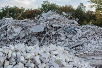 Schotterhaufen nach einem Gebäudeabriss
