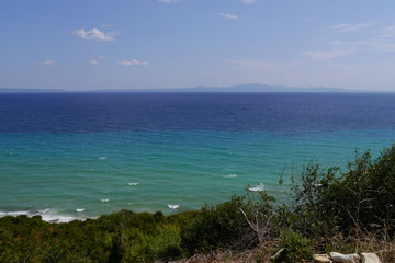 Obraz premium a beautiful beach with blue waters