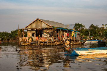 Fototapeta na wymiar Kambodscha - Siem Reap - schwimmende Dörfer auf dem Tonle Sap