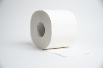 Toilettenpapier Klopapier und weißer Hintergrund
