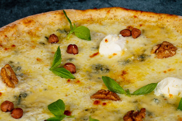 Pizza four cheeses