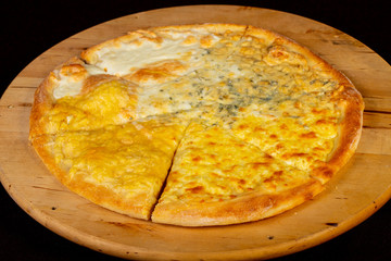 Pizza four cheeses