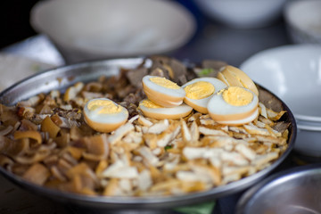 The background of the ingredients for cooking (eggs, tofu, liver, lard, coriander) are seasoned in seasoning, mellow and delicious to eat.