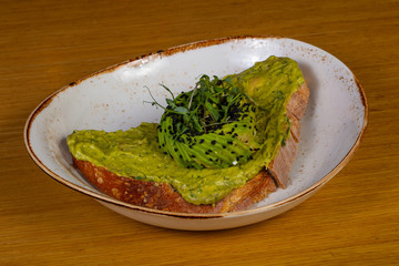 Bruschetta with avocado