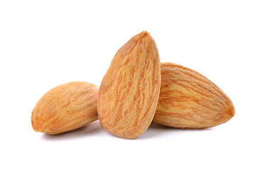 Obraz na płótnie Canvas almond nuts isolated on white background