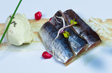 Fototapeta na wymiar Lomos de sardina en apionabo asado a la sal, crema de sardinas viejas y ajoblanco