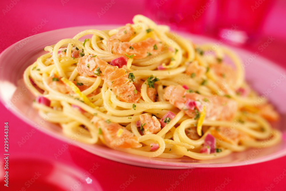 Sticker spaghetti with salmon