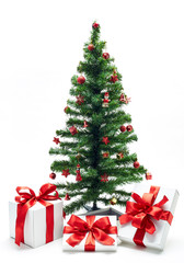 Fototapeta na wymiar Christmas tree with red decorations