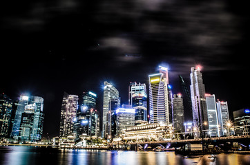 Fototapeta na wymiar Sea view at Skyscrapers of Singapore at night