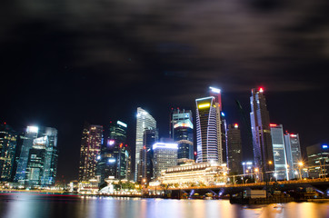 Plakat Sea view at Skyscrapers of Singapore at night