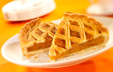TREACLE TART / PIE SLICES