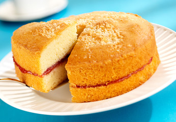 RASPBERRY SPONGE CAKE